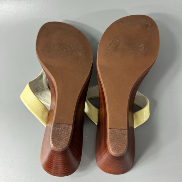 Tory Burch Cameron Wedge Thong Patent Saffiano Yellow-Gold, Size 8.5 - Picture 9 of 12